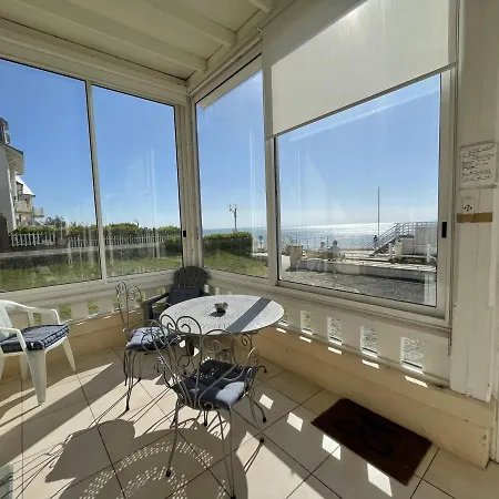 En Duplex A 50m De La Plage Avec Jardin Privatif Et Proche Commerces A Jullouville - Fr-1-361-48