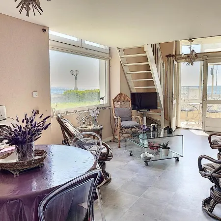 En Duplex A 50m De La Plage Avec Jardin Privatif Et Proche Commerces A Jullouville - Fr-1-361-48