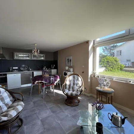 Apartment En Duplex A 50m De La Avec Jardin Privatif Et Proche Commerces A Jullouville - Fr-1-361-48 *