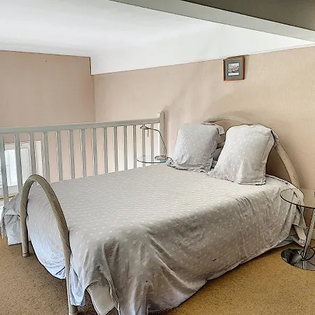 En Duplex A 50m De La Plage Avec Jardin Privatif Et Proche Commerces A Jullouville - Fr-1-361-48 דירה