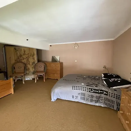 En Duplex A 50m De La Plage Avec Jardin Privatif Et Proche Commerces A Jullouville - Fr-1-361-48 דירה *