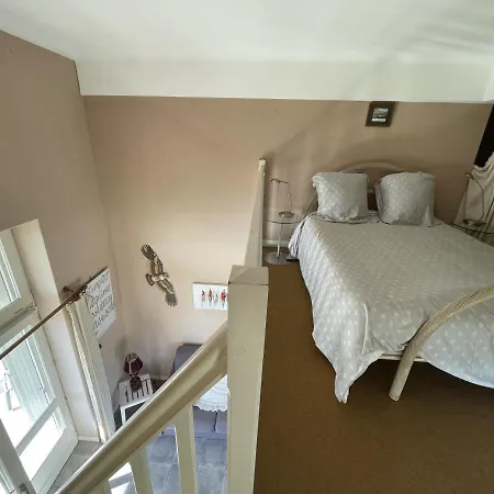 En Duplex A 50m De La Avec Jardin Privatif Et Proche Commerces A Jullouville - Fr-1-361-48 Bouillon
