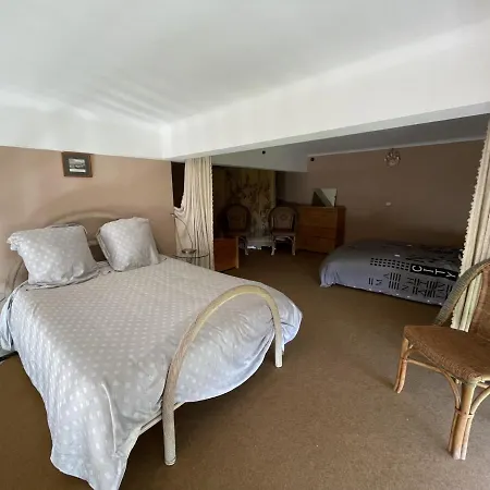 Apartment En Duplex A 50m De La Avec Jardin Privatif Et Proche Commerces A Jullouville - Fr-1-361-48 *