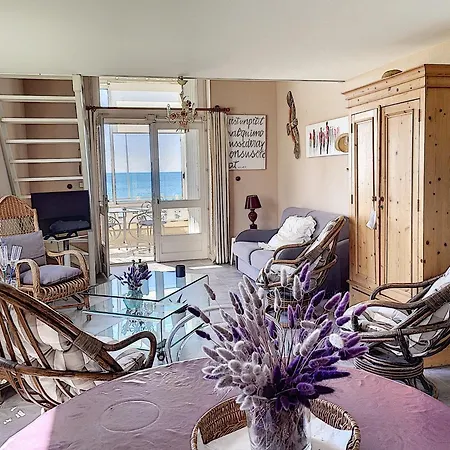 Apartment En Duplex A 50m De La Avec Jardin Privatif Et Proche Commerces A Jullouville - Fr-1-361-48
