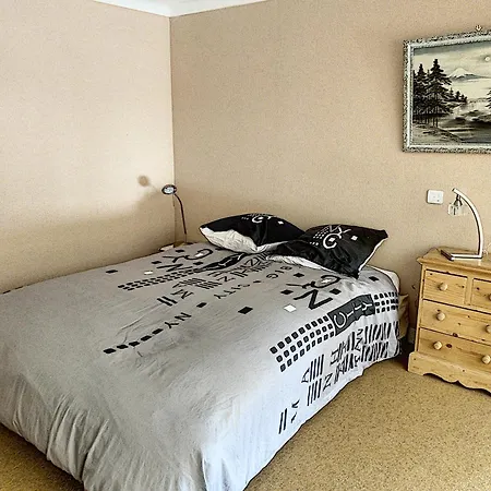 Apartment En Duplex A 50m De La Avec Jardin Privatif Et Proche Commerces A Jullouville - Fr-1-361-48
