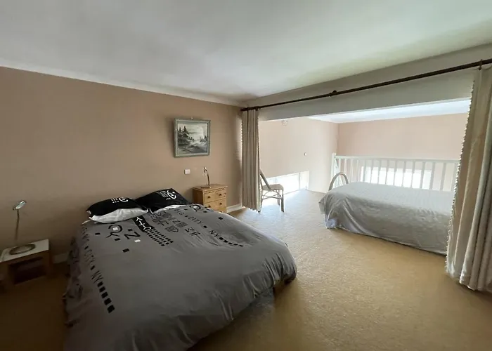 En Duplex A 50m De La Avec Jardin Privatif Et Proche Commerces A Jullouville - Fr-1-361-48 Lejlighed *