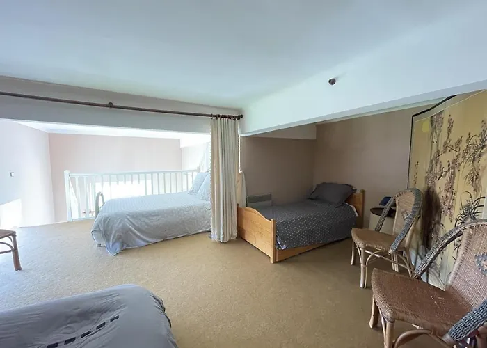 En Duplex A 50m De La Avec Jardin Privatif Et Proche Commerces A Jullouville - Fr-1-361-48