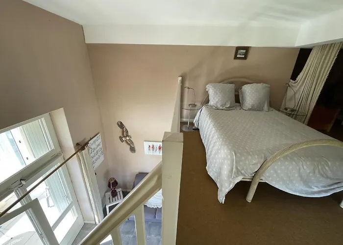 En Duplex A 50m De La Avec Jardin Privatif Et Proche Commerces A Jullouville - Fr-1-361-48 Bouillon