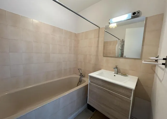 En Duplex A 50m De La Avec Jardin Privatif Et Proche Commerces A Jullouville - Fr-1-361-48 Lejlighed Bouillon