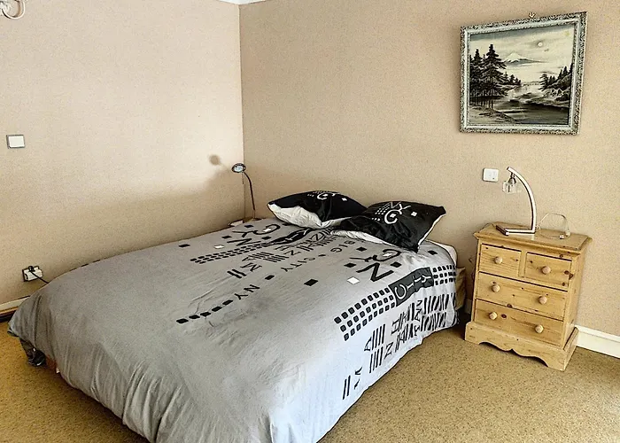 Lejlighed En Duplex A 50m De La Avec Jardin Privatif Et Proche Commerces A Jullouville - Fr-1-361-48